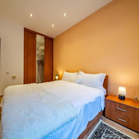 John Residence Apartment Brasov With Parking Option Екстер'єр фото
