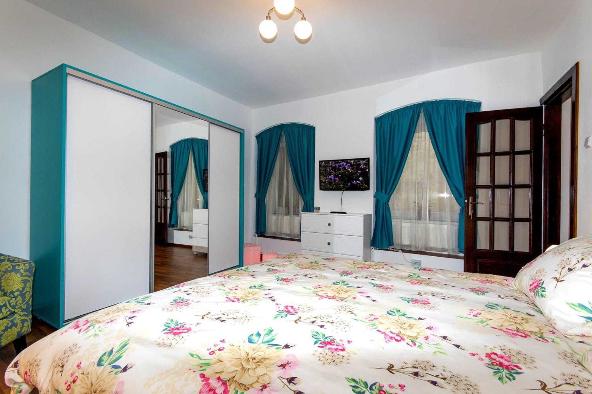 John Residence Apartment Brasov With Parking Option Екстер'єр фото