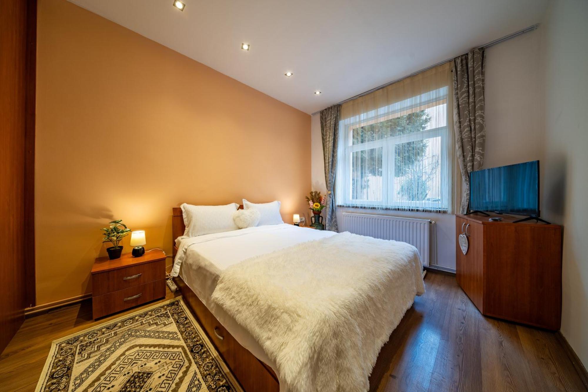 John Residence Apartment Brasov With Parking Option Екстер'єр фото