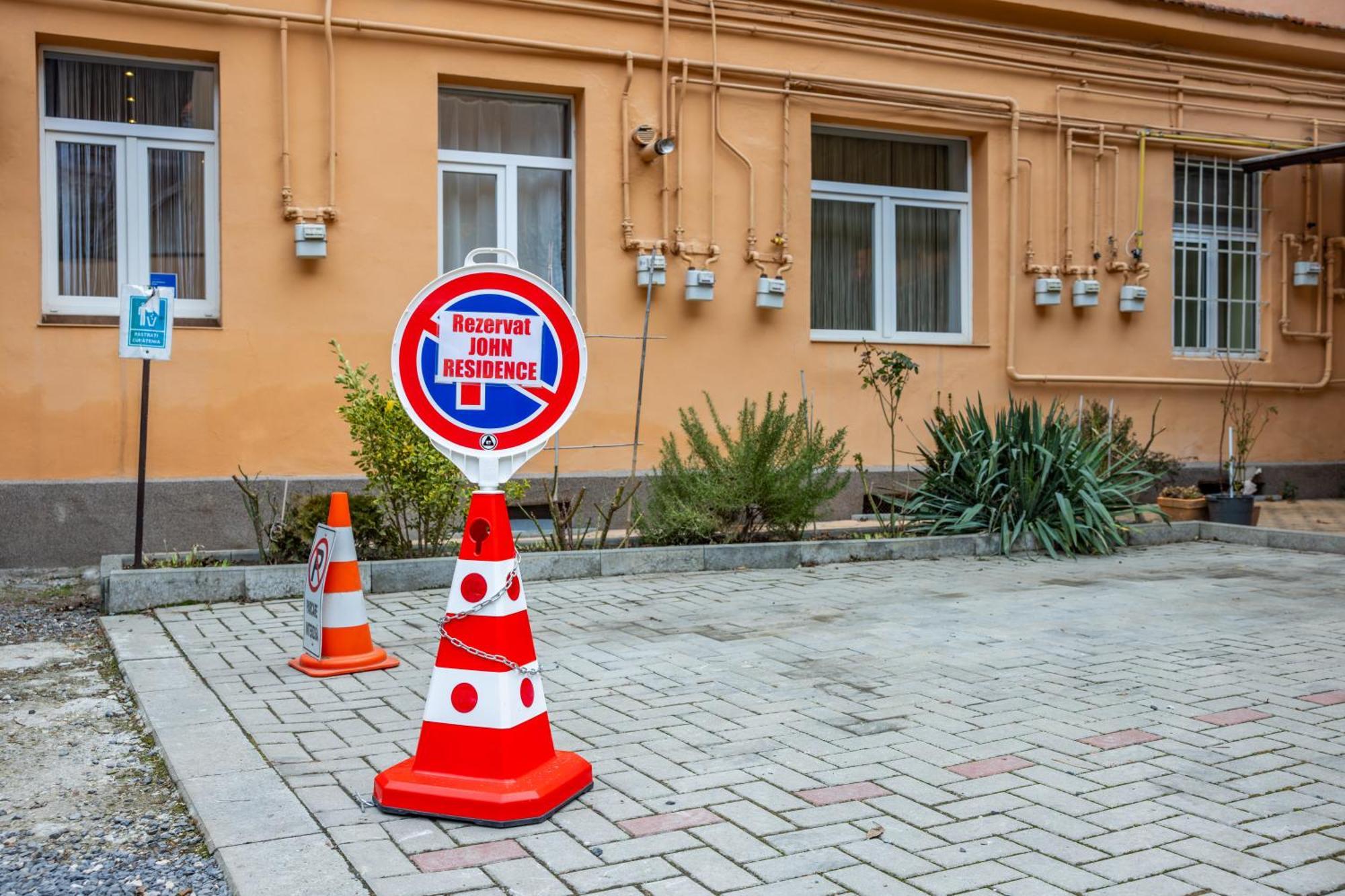 John Residence Apartment Brasov With Parking Option Екстер'єр фото